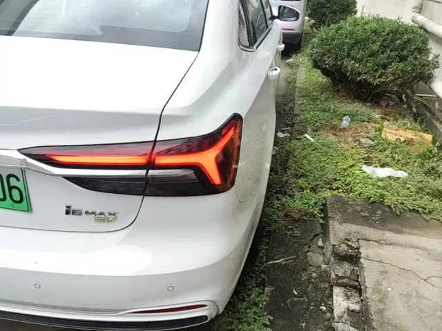 Roewe i6 MAX EV — Фото автомобиля 7