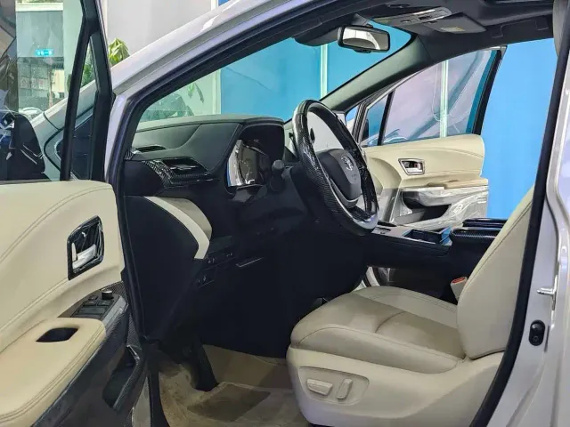 Toyota Sienna — Фото автомобиля 6