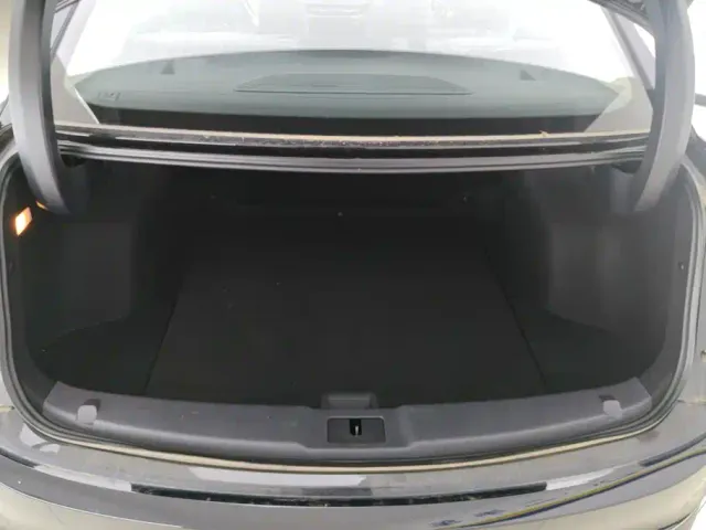 Hongqi E-QM5 — Фото автомобиля 4