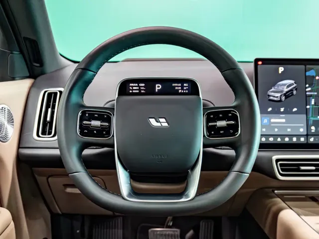 Li Auto L9 — Фото автомобиля 18
