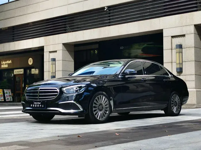 Mercedes-Benz E-Class — Фото автомобиля 2