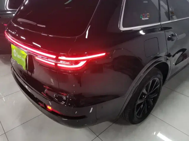 Li Auto ONE — Фото автомобиля 7