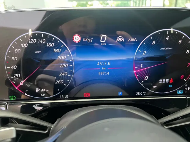Mercedes-Benz E-Class — Фото автомобиля 13