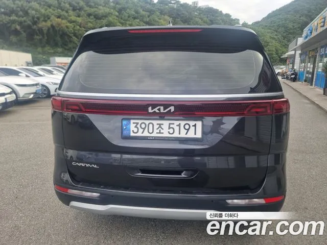 Kia Carnival Generation 4 — Фото автомобиля 4