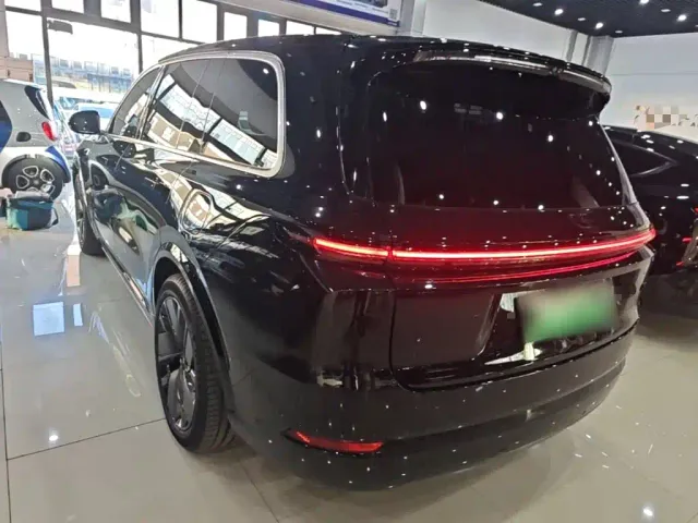 Li Auto L9 — Фото автомобиля 22