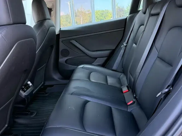 Tesla Model 3 — Фото автомобиля 6