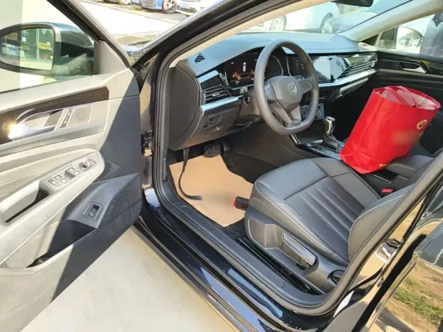 Volkswagen Passat — Фото автомобиля 15