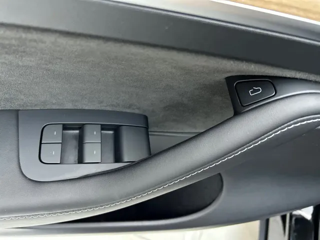 Tesla Model Y — Фото автомобиля 13