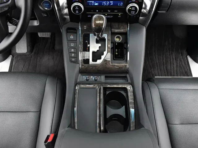 Toyota Vellfire — Фото автомобиля 9
