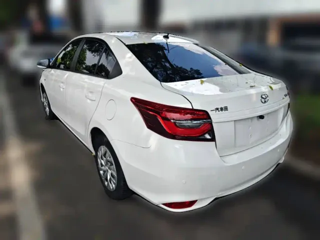 Toyota Vios — Фото автомобиля 6