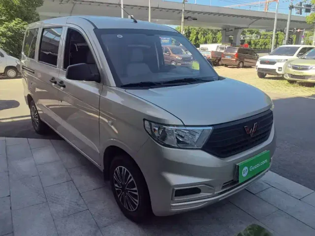 Wuling Hongguang V — Фото автомобиля 3
