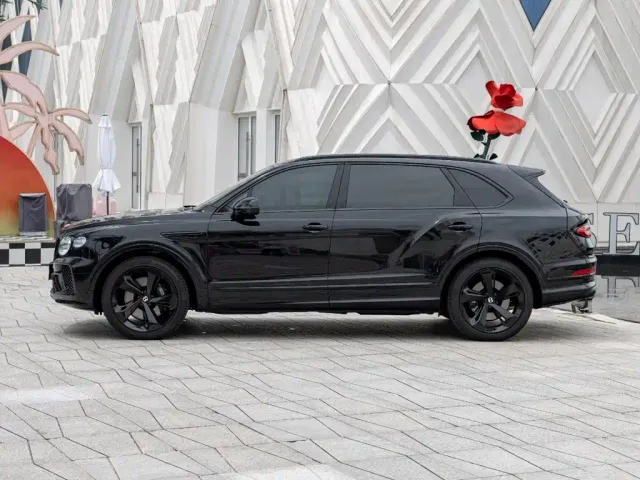 Bentley Bentayga — Фото автомобиля 7