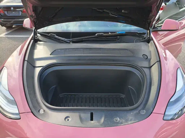 Tesla Model Y — Фото автомобиля 19