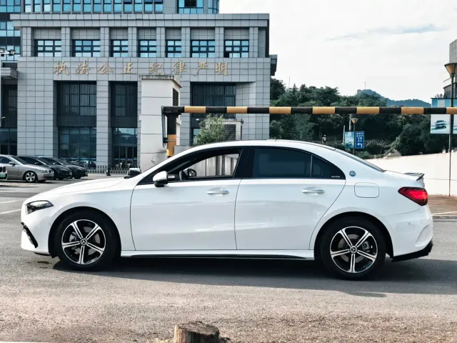 Mercedes-Benz A-Class — Фото автомобиля 7