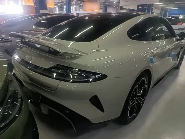 Xiaomi SU7 — Фото автомобиля 6