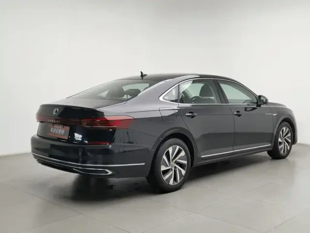 Volkswagen Passat — Фото автомобиля 2