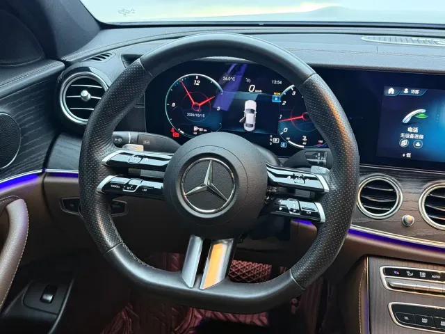 Mercedes-Benz E-Class — Фото автомобиля 14