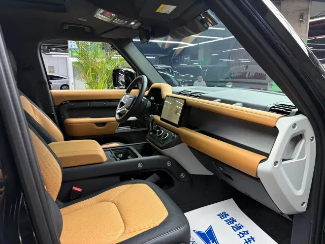 Land Rover Defender — Фото автомобиля 7