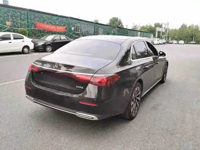Mercedes-Benz E-Class — Фото автомобиля 4
