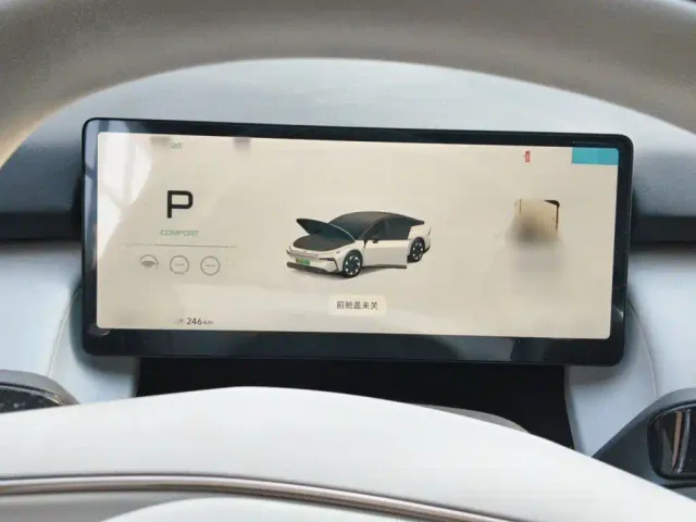 Xpeng P7+ — Фото автомобиля 3