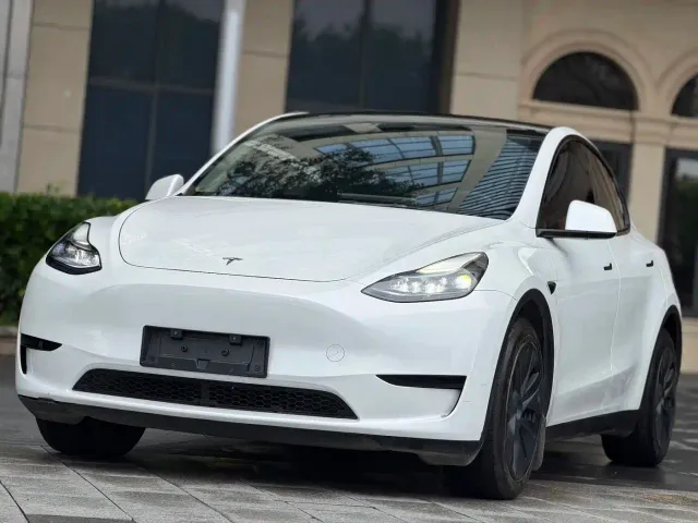 Фотография автомобиля — Tesla Model Y