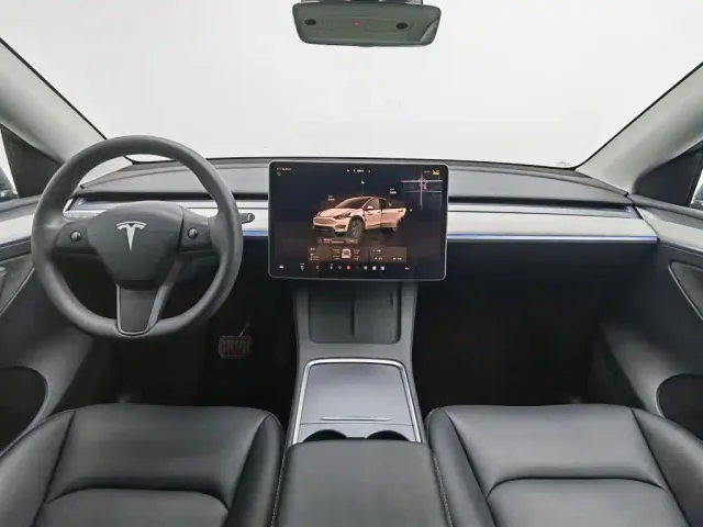 Tesla Model Y — Фото автомобиля 5