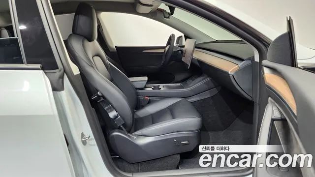 Tesla Model Y — Фото автомобиля 25