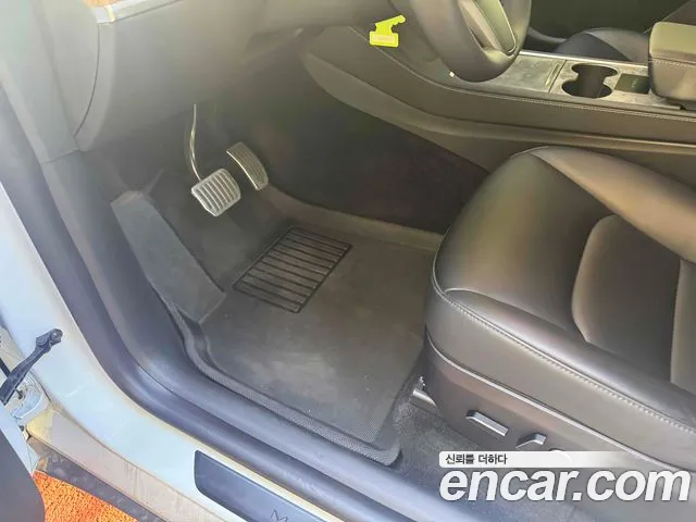 Tesla Model Y — Фото автомобиля 8