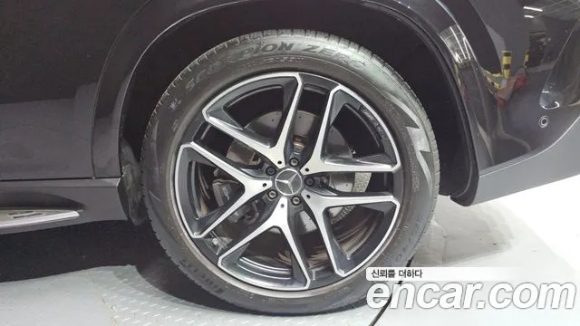 Mercedes-Benz GLE-Class — Фото автомобиля 13