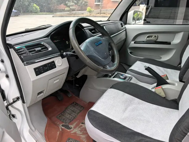 Shineray SRM Xinyuan New Energy Little Sea Lion EV — Фото автомобиля 10