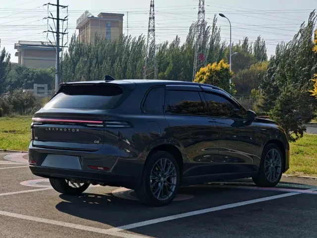 Leapmotor C10 — Фото автомобиля 6