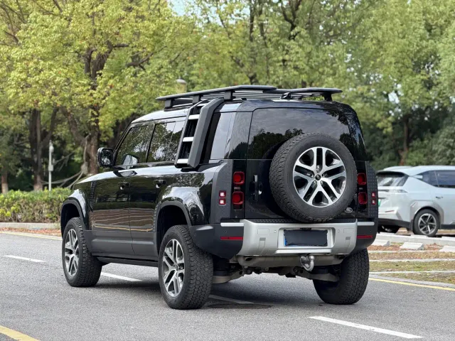 Land Rover Defender — Фото автомобиля 4