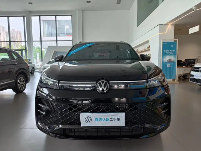Volkswagen Tiguan L — Фото автомобиля 2