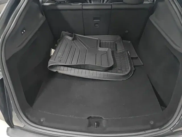 Tesla Model Y — Фото автомобиля 18