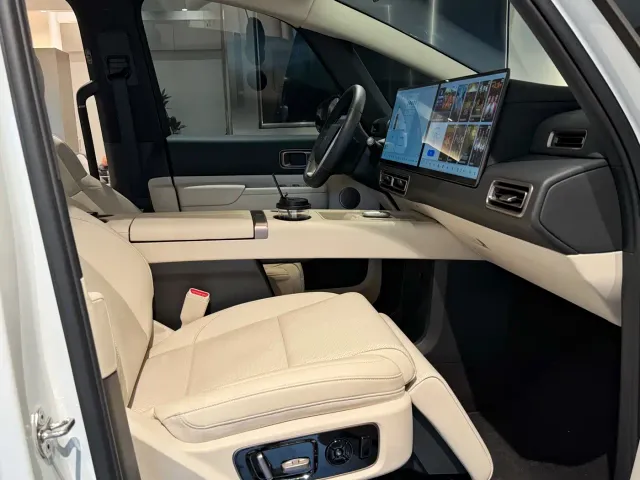 Li Auto MEGA — Фото автомобиля 5