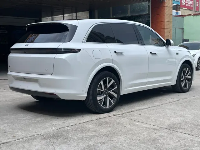 Li Auto L7 — Фото автомобиля 4