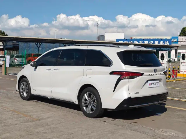 Toyota Sienna — Фото автомобиля 6