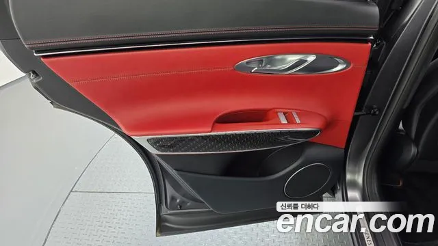 Genesis GV70 — Фото автомобиля 14