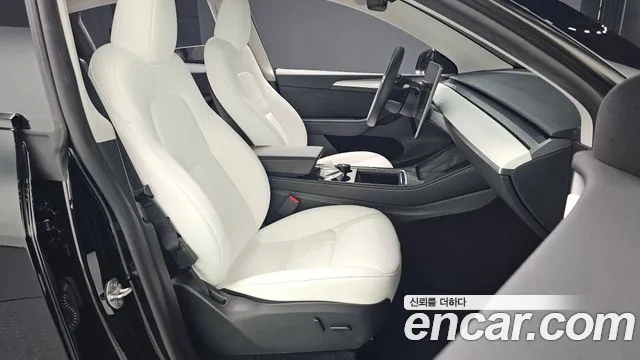 Tesla Model Y — Фото автомобиля 16