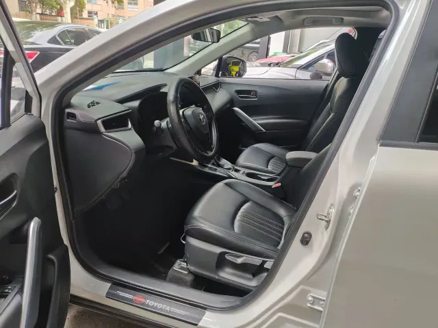 Toyota Corolla Cross — Фото автомобиля 4