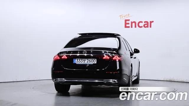 Mercedes-Benz E-Class — Фото автомобиля 4