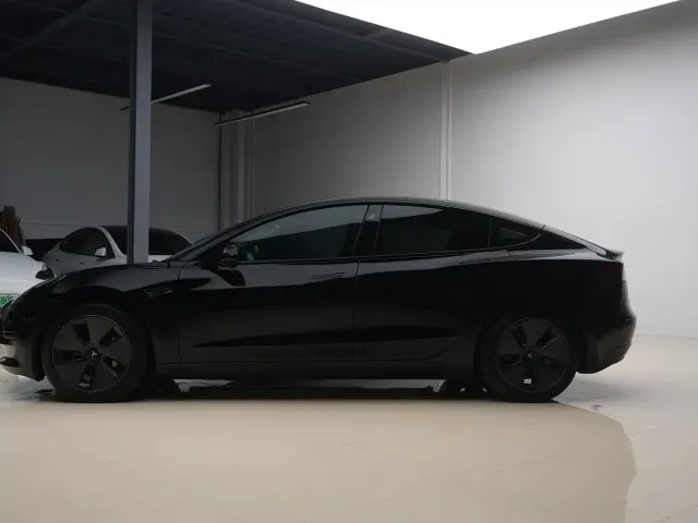 Tesla Model 3 — Фото автомобиля 3