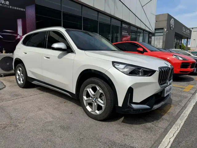 Фотография автомобиля — BMW X1