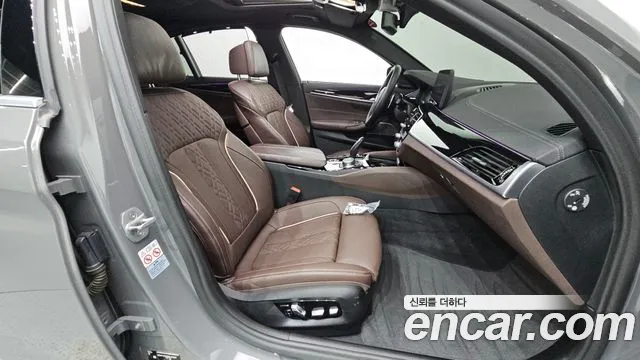BMW 5 Series G30 — Фото автомобиля 12