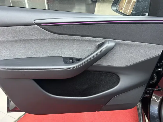 Tesla Model Y — Фото автомобиля 11