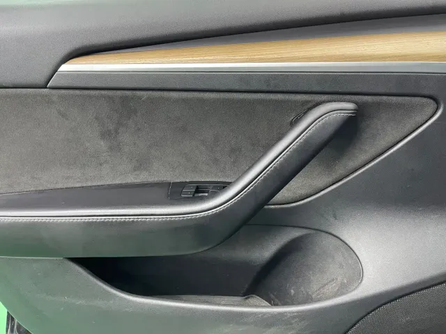 Tesla Model 3 — Фото автомобиля 19