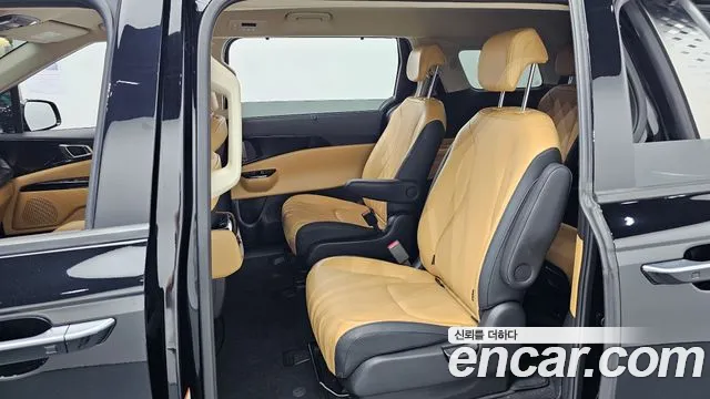 Kia Carnival Generation 4 — Фото автомобиля 12