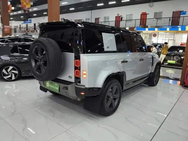 Land Rover Defender — Фото автомобиля 6