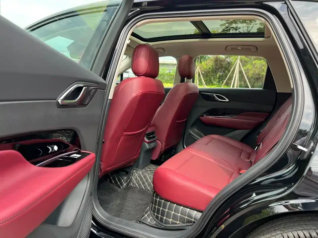 Hongqi HS3 PHEV — Фото автомобиля 4