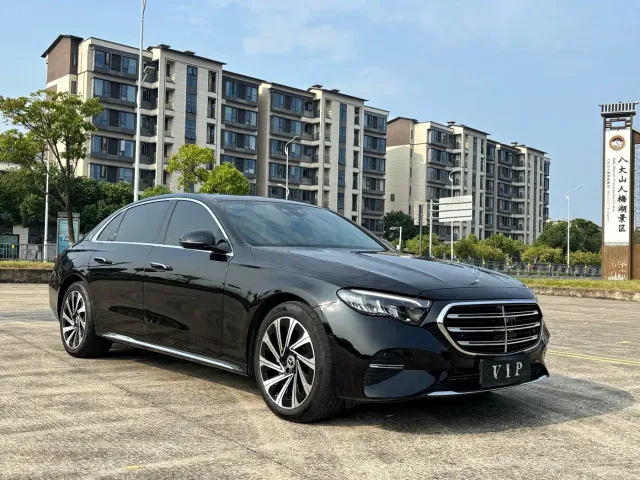 Mercedes-Benz E-Class — Фото автомобиля 3